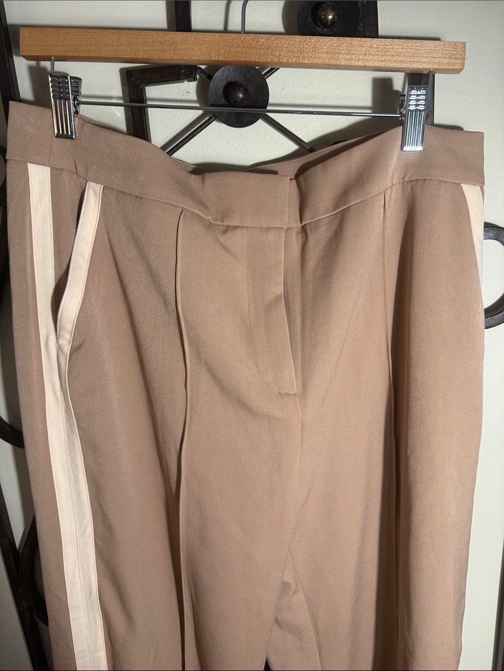 BRAND NEW - NEVER WORN. Women's Beige Wide-Leg Trousers - Picture 5 of 10